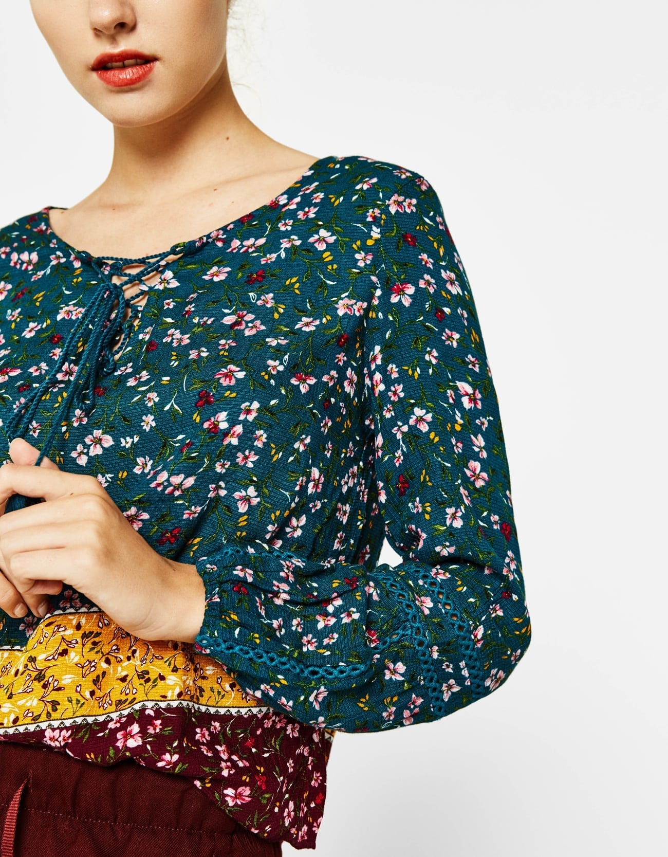 Printed blouse with lace trims on the sleeves - Imagen 3