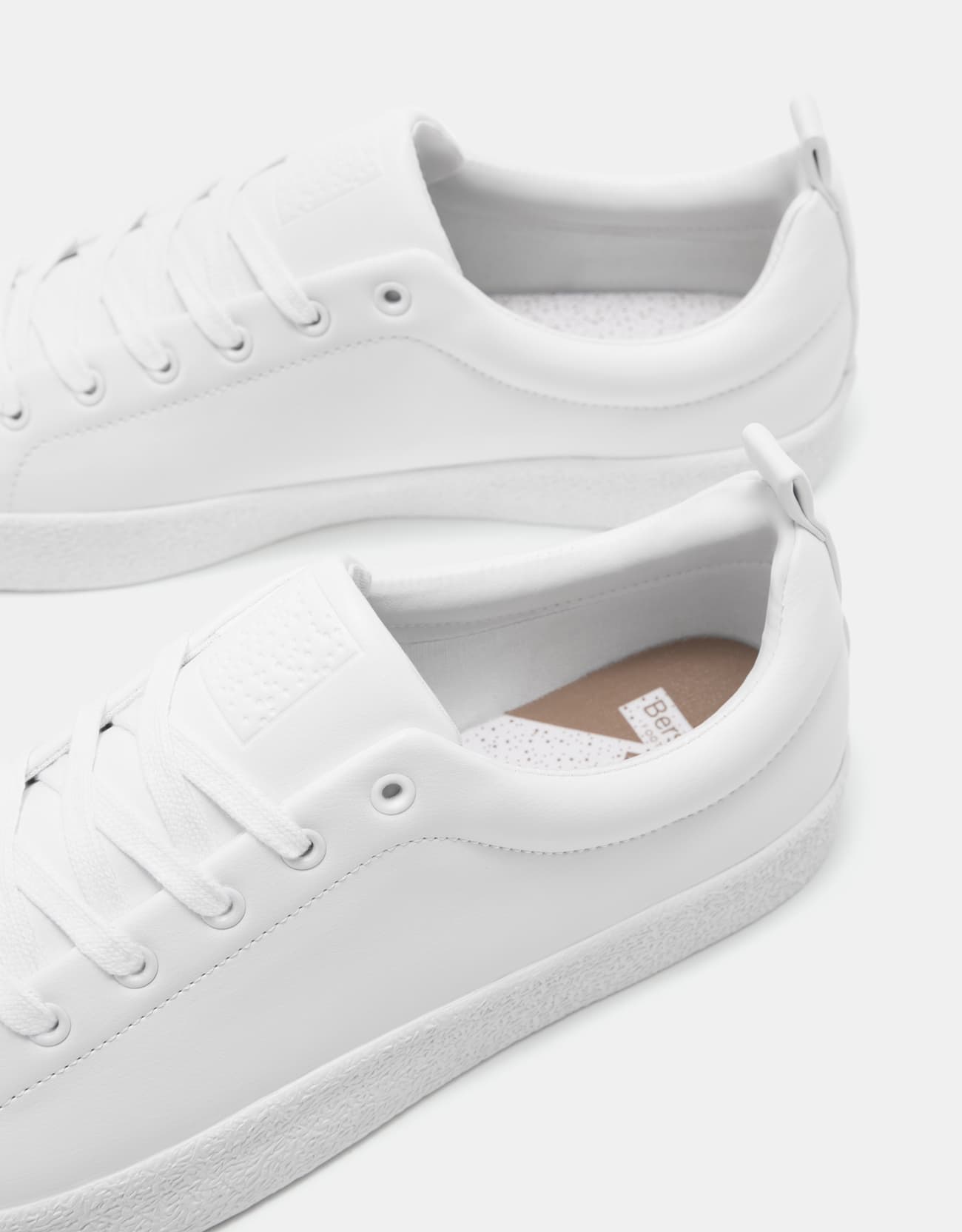 White Textured Sneakers - Imagen 2