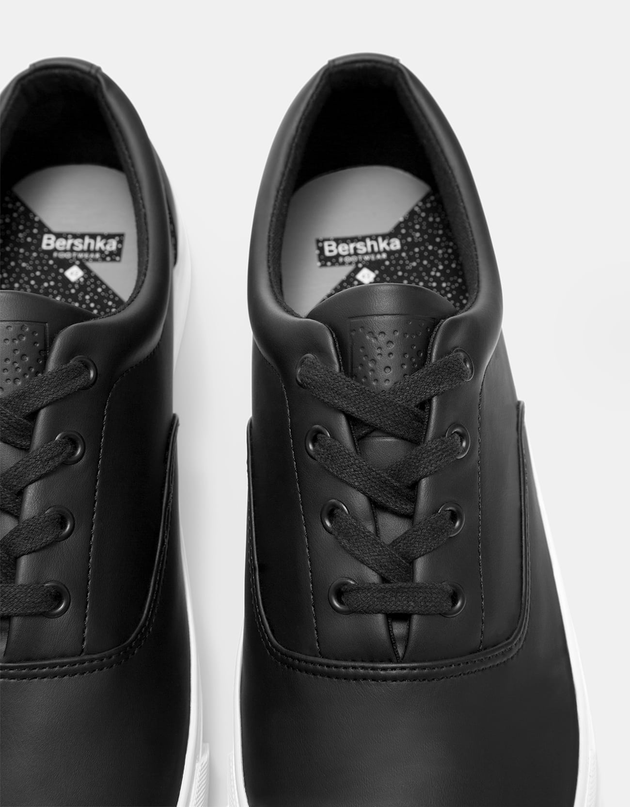 Black Sneakers - Imagen 3
